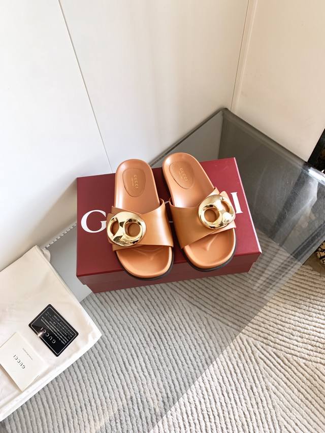 High-end Gucci summer latest sandals, slippers, and beach shoes. Versatile with