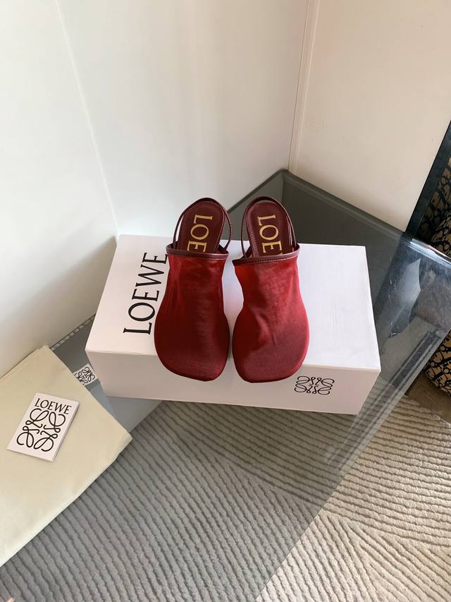 Loewe 25 summer mesh slippers are truly air-conditioned shoes, with a subtle aes