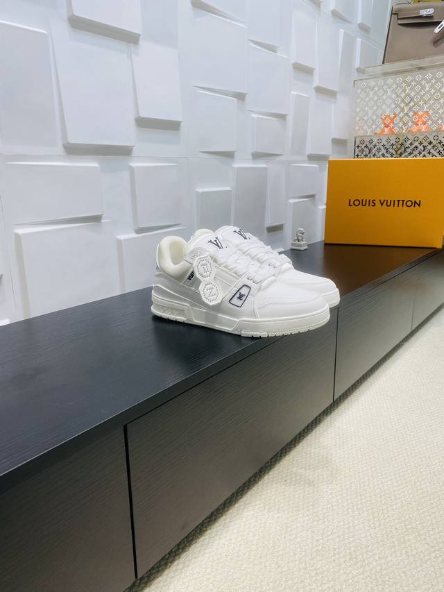 Factory Price: This Lv Trainer sneaker pays tribute to the collaboration between