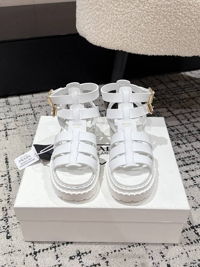 Low-top 360 High-top Prada 25 Latest Spring/Summer Pig Cage Roman Sandals. The e
