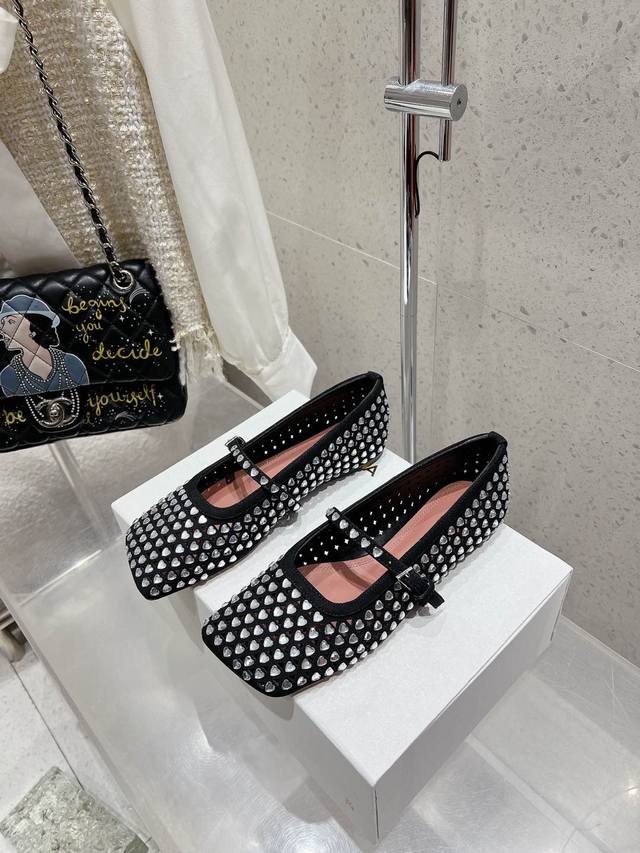 Shopping version Amina Muaddi early spring new release. Fabric: sheepskin suede