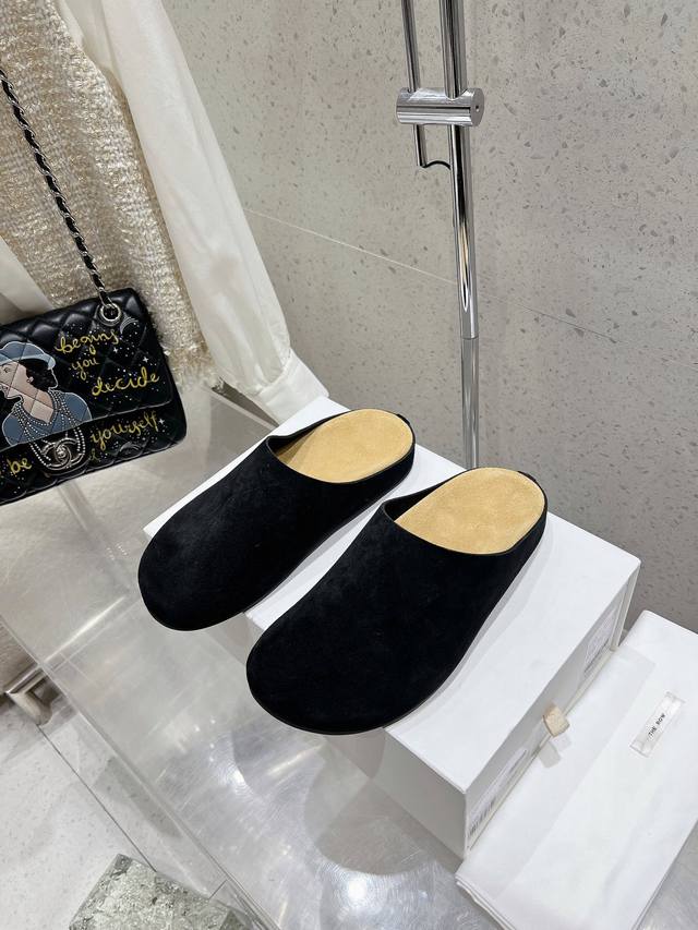 Top-of-the-line Therow new half-slip Birkenstock slippers. Made of imported cowh