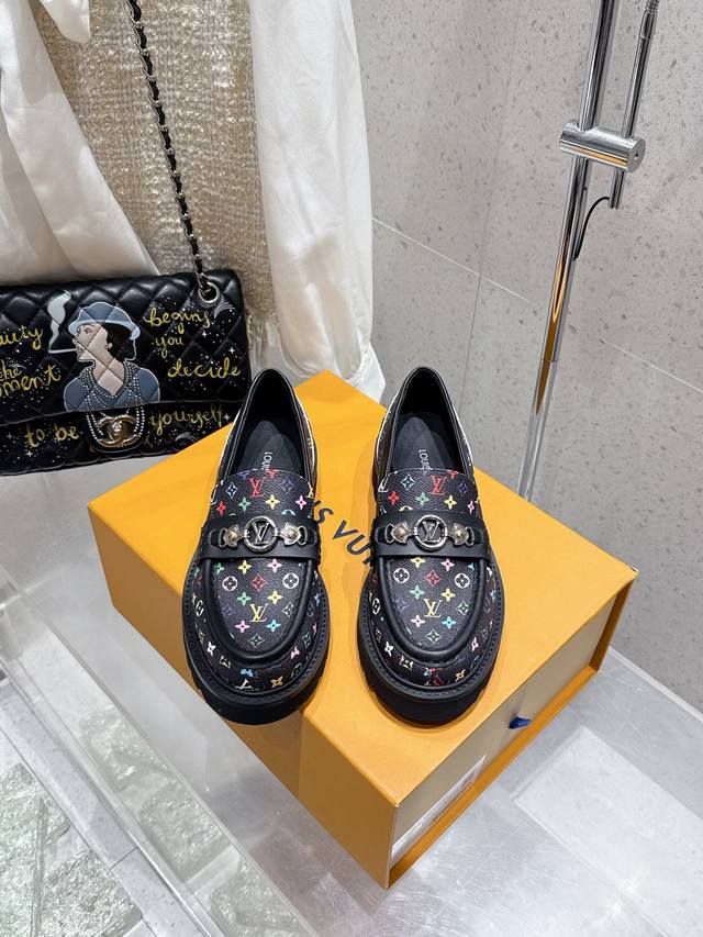 Lv new chain embossed thick-soled loafers Upper: imported open-edge beaded cowhi