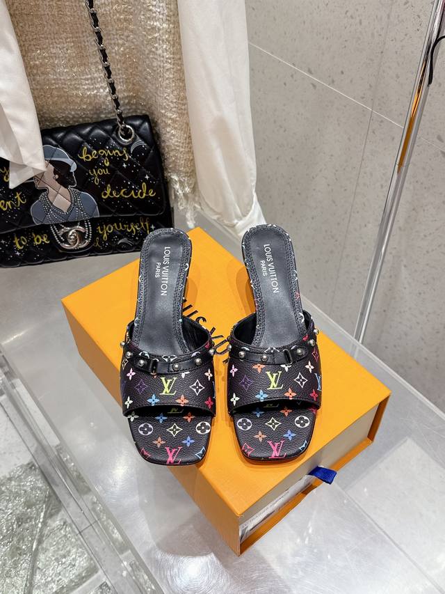 Louisvuitton 25 Spring/Summer new bow-heeled low-heeled sandals are hard not to