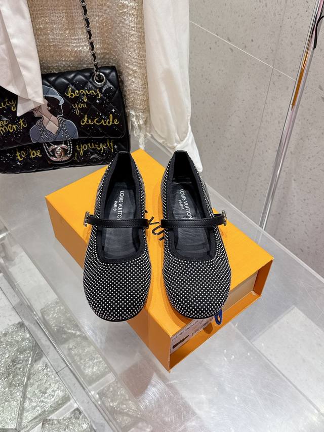 Top-of-the-line Louis Vuitton LV 25 Spring/Summer latest Mary Jane shoes are sim