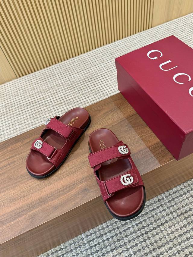 New Gucci platform mules with interlocking G embroidered horizontal straps. Mini