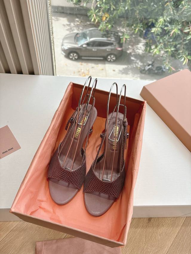 Miu Miu 2025 Sandals (ZP development) - The latest Miu sandals are so girly! The