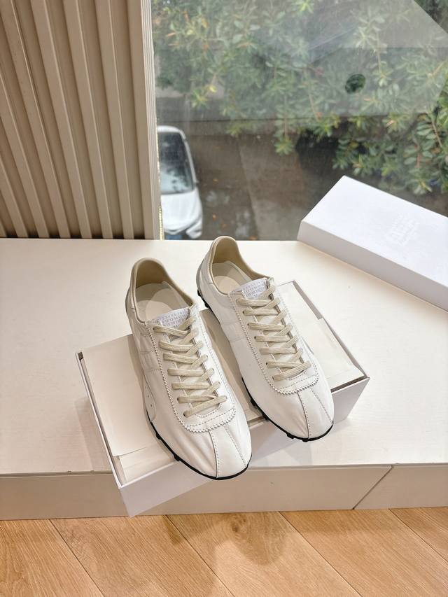 Maisonmargiela Mm6 German training casual shoes are a designer brand, a light lu