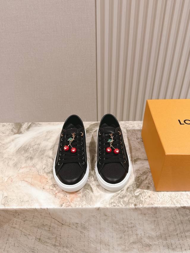50-button couple's pair in new LV shopping-grade colors, now in stock! The full