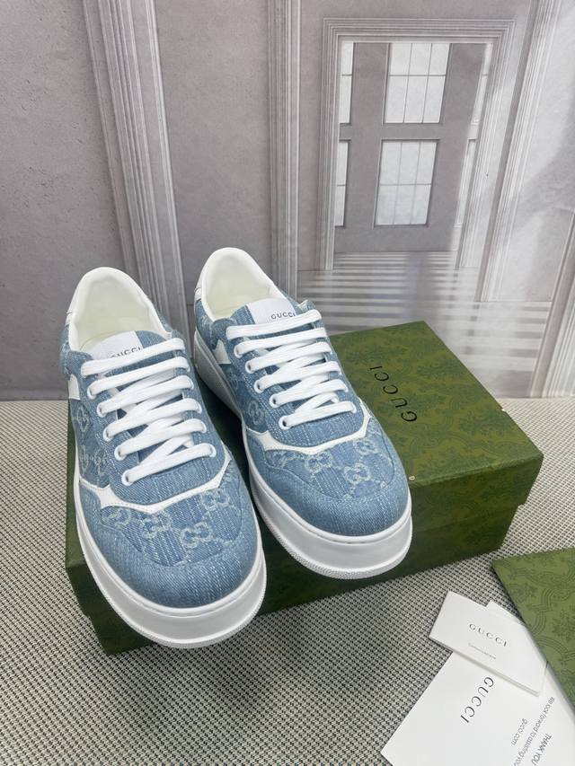 Gucci's latest spring/summer white casual sneakers with dad-inspired elements. O