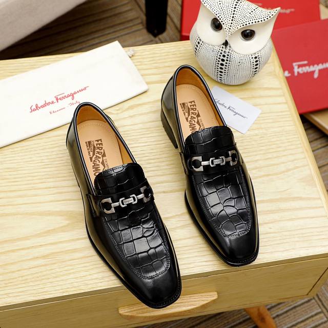 Ferragamo's new men's casual slip-on shoes are made with a 1:1 mold from the off