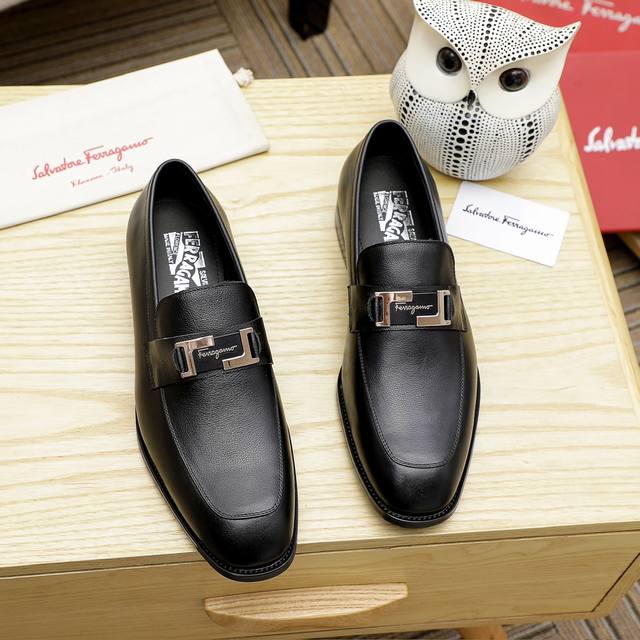 Ferragamo's new men's casual slip-on shoes are made with a 1:1 mold from the off