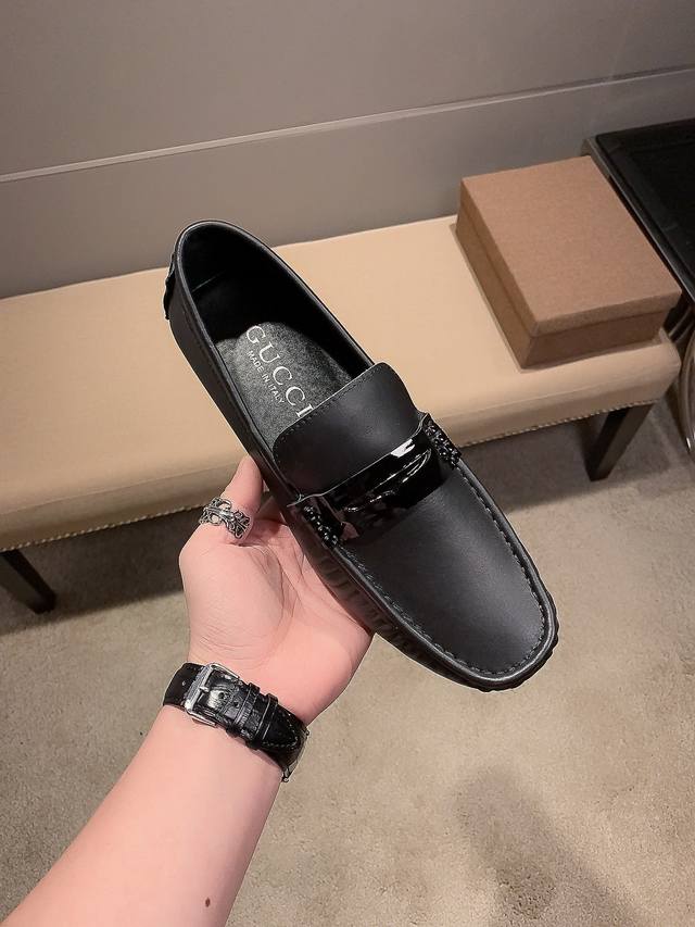 brand Gucci, official, versatile, high-end casual loafers. Authentic, 100% quali