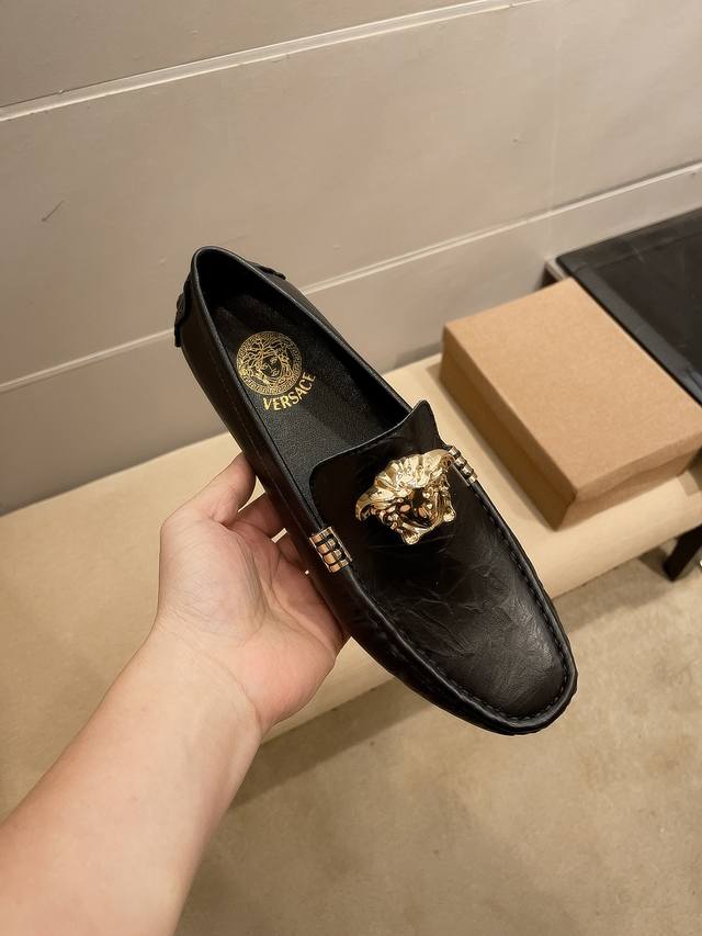 New model from the Versace official flagship store. Made with top-grain Italian