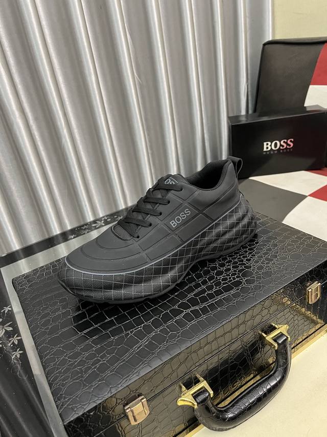 Factory Price: Boos men's casual shoes. Made of imported calfskin, the upper is
