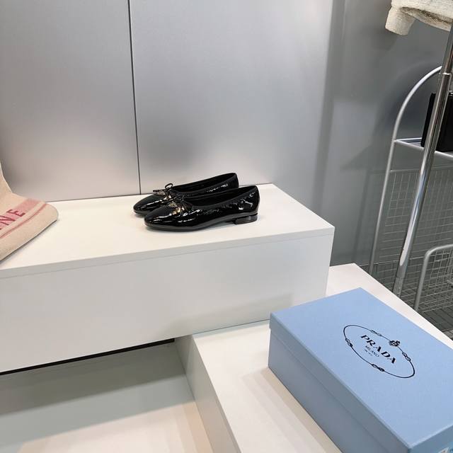 High quality factory delivery! Top quality Prada 25 spring and summer new produc