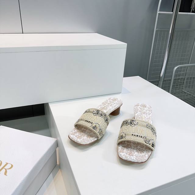 High-quality factory-made thick heels! Top-quality Dior 25 Spring/Summer officia