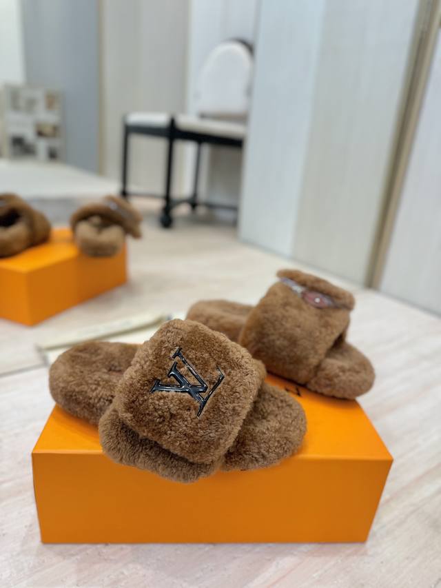 Factory Price Pp: Louis Vuitton 2025 new wool slippers are made of fine and soft