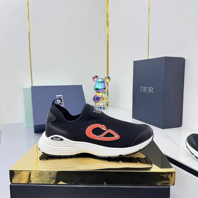 Men's size Men's size 39-45 Dior Dior dad shoes show the latest Star series. Thi
