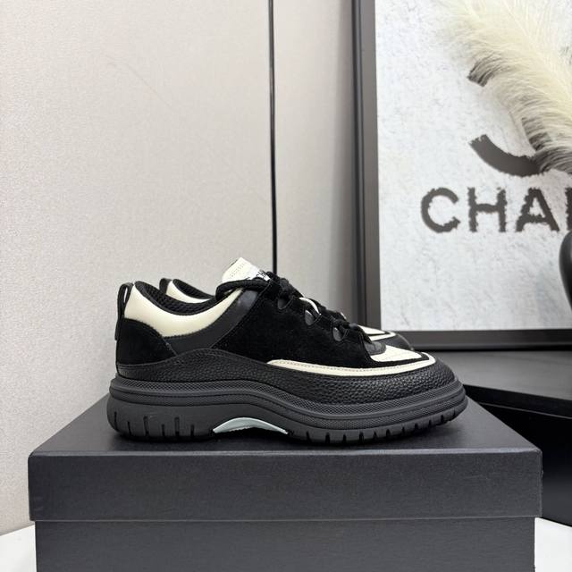 Chanel Panda Shoes! 2025 counter top casual sneakers, this classic design featur