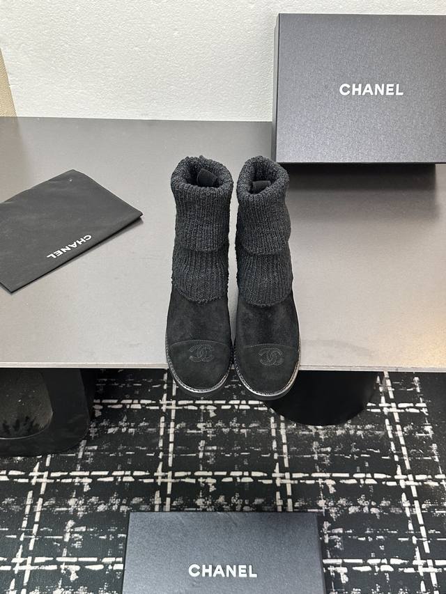 factory-made Chanel ankle boots, a must-have for this fall and winter season! Th