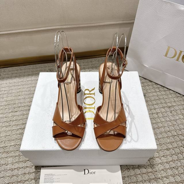 Shopping agent level! Dior's new Spring/Summer 25 runway collection features a s