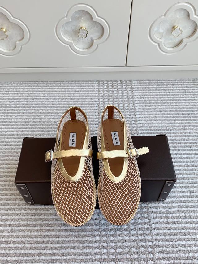 Alaiains hot-selling fashion must-have fishnet hollow ballet flats, a popular sh
