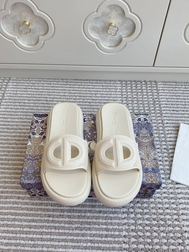 Dior ~ New Jelly Shoes Cd Pig Nose Thick-Sole Slippers, One-Piece Molded Rubber