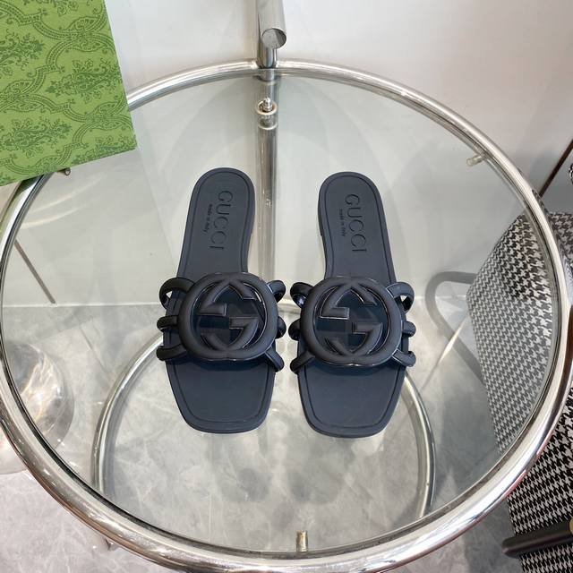 Gucci Gg hollow anti-fruit jelly shoes, lazy slippers, one-piece molded rubber s