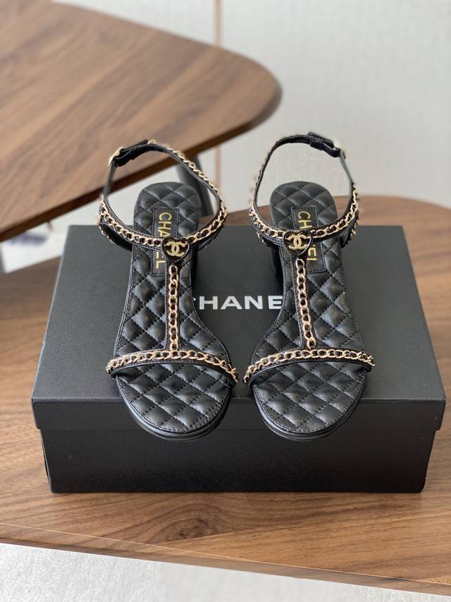 Chanel 25Ss chain-strap block-heeled sandals, my personal favorite. Genuine leat