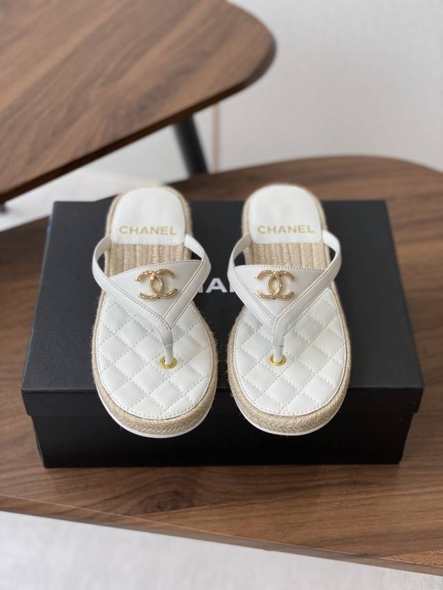 Chanel 25Ss New Summer Braided Flip-Flops. A must-have for the beach. Chanel's l