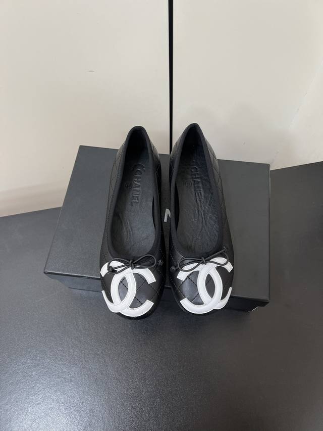 Chanel 25P new bow ballerina pumps, a 1:1 replica of the Chanel original. A clas