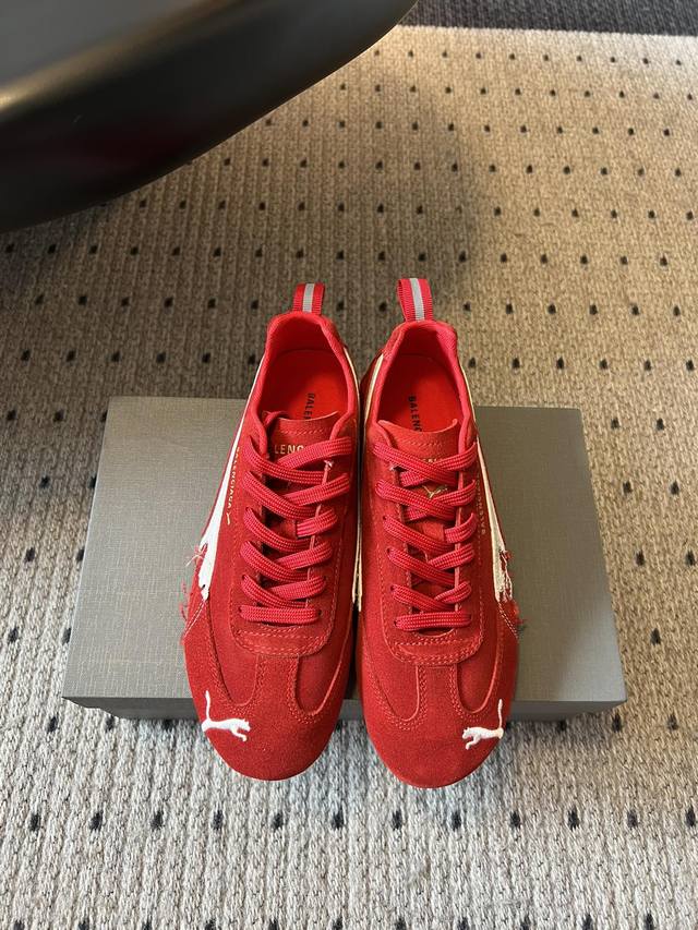 The Puma Ultrasoft Speedcats couple's sneakers feature a soft, unstructured uppe