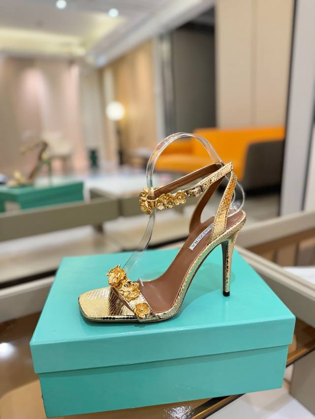 Pineapple's new fashion sandals. I wanted to create the perfect party shoe to ma
