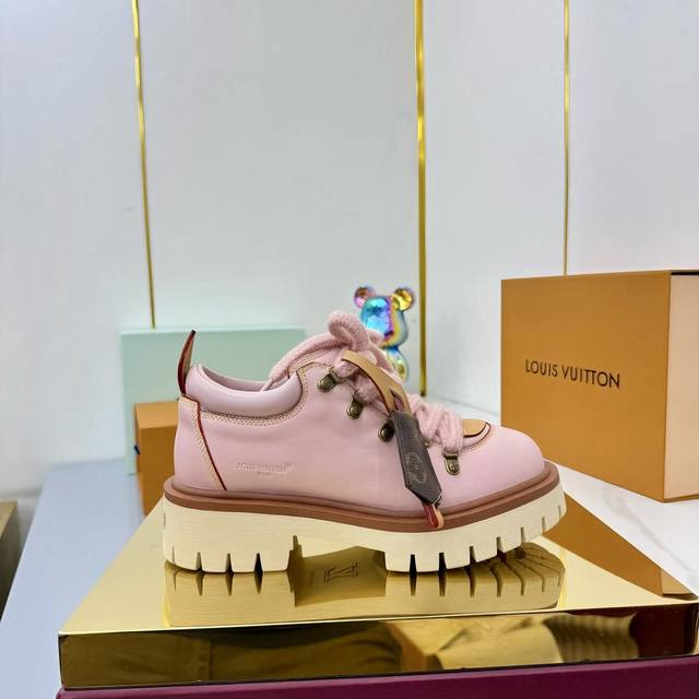 Louis Vuiteeon Louis Vuitton lace-up thick-soled loafers, the latest Derby shoes