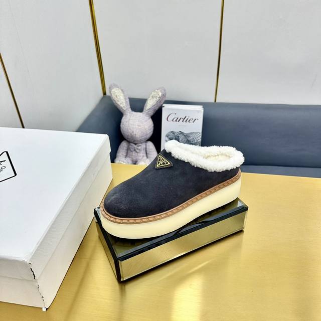 s latest collection! High-top Prada autumn/winter new furry platform slippers, t