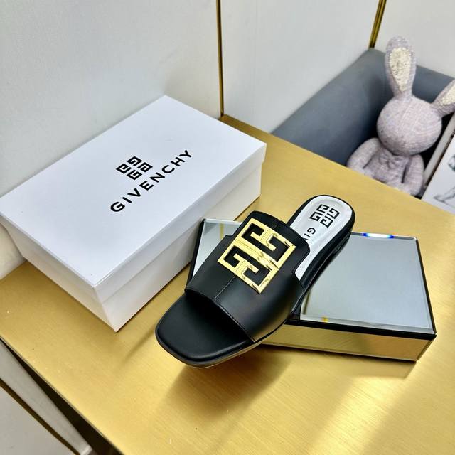 The new Givenchy peep-toe slippers for Spring/Summer 2025 are now available. The