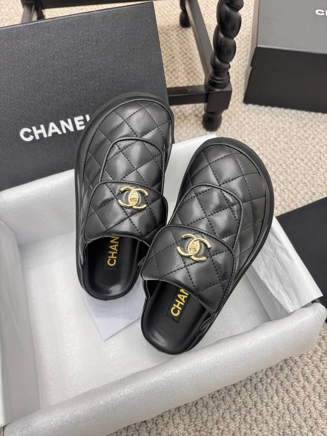 Top-of-the-line, original, 1:1 double-C buckle half-slippers. Chanel's classic d