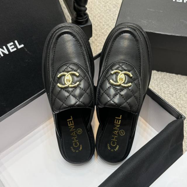 Chane's latest flip-flop slippers, featuring a classic logo, are simple, elegant