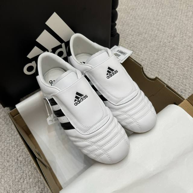 Purchase-level Adidas Originals Taekwondo Jennie-style Taekwondo shoes. Stylish