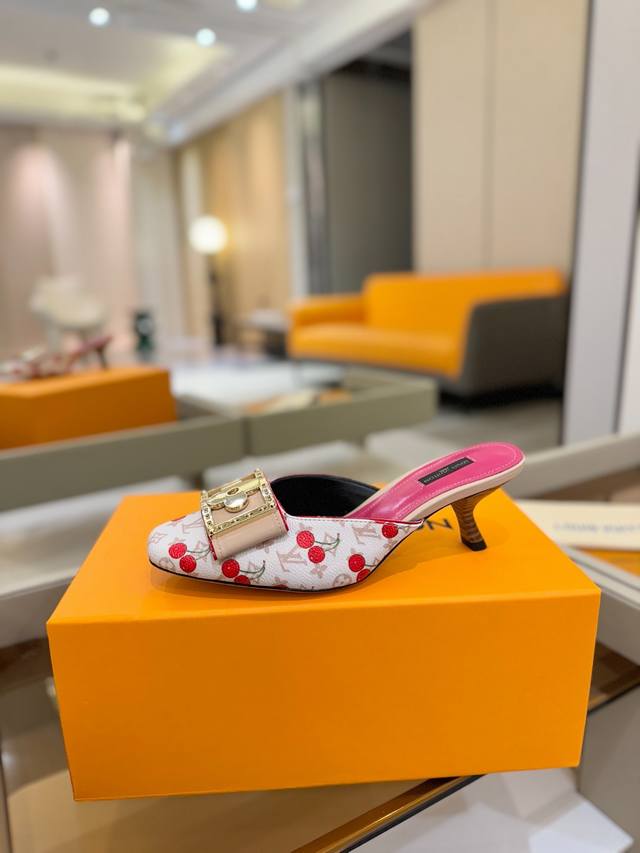 Price: L's latest runway sandals, updated with the official website collection,
