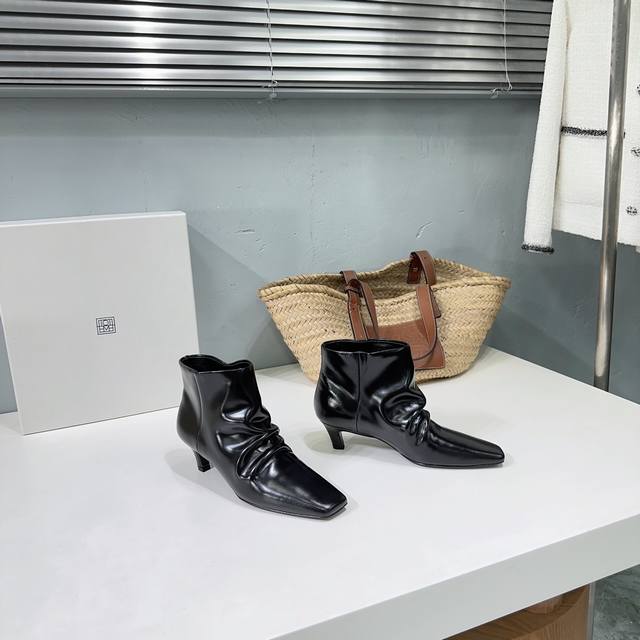 High quality factory delivery! Niche fashion brand Toteme25 new autumn and winte