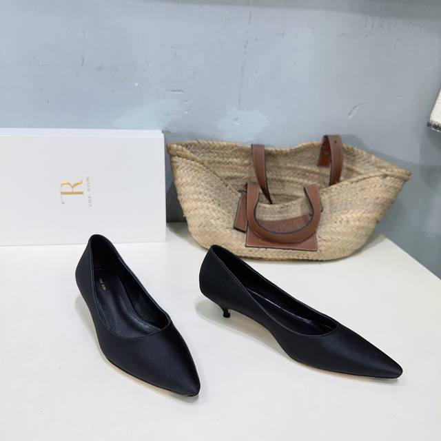 after putting it on. If you have high requirements for foot feel, buy it without