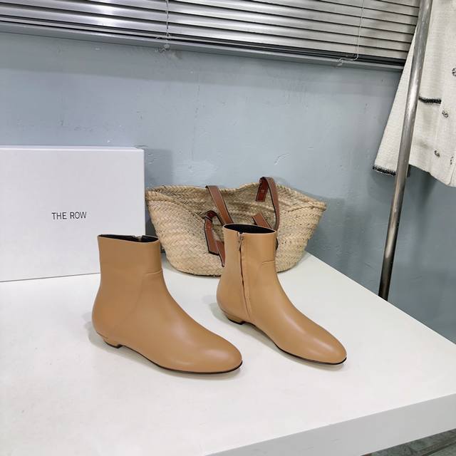 High-quality factory boots! New fall/winter styles from the niche fashion brand
