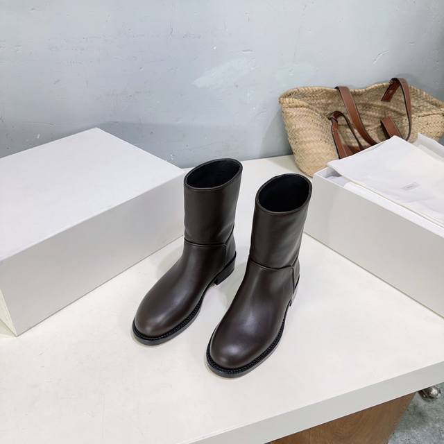 High-quality factory boots! Niche fashion brand, top quality! The Row 25Ss new a