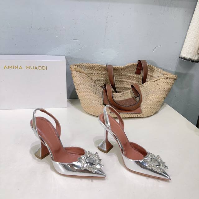 High-quality factory-made shoes! Niche fashion brand Amina Muaddi's new spring 2