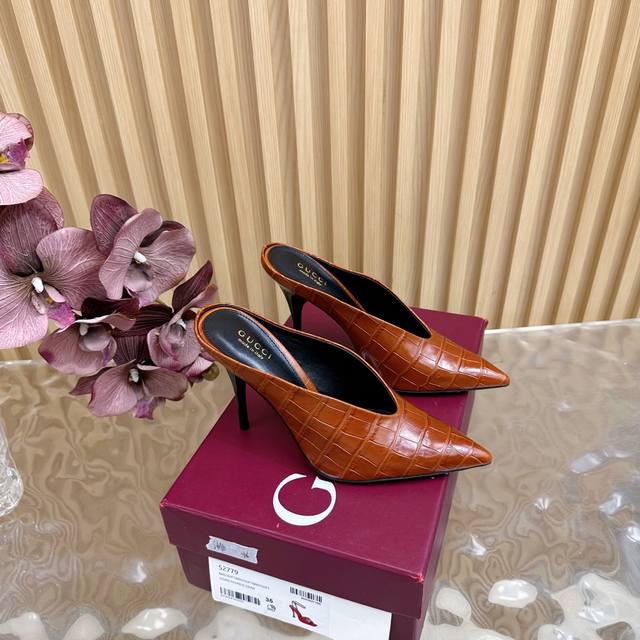 Spring is here, so beautiful it's hard to take your eyes off! Gucci's new spring