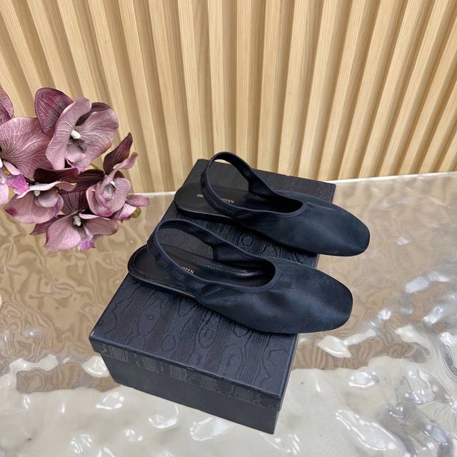 Spring/Summer new styles are available at the same counter. Dries Von Noten Dvn