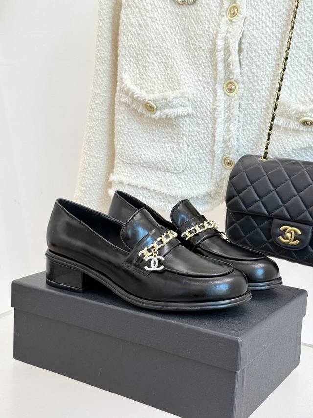Factory Price: Chane* | Chanel 25A New Double C Chain Loafers Exude a Retro Styl
