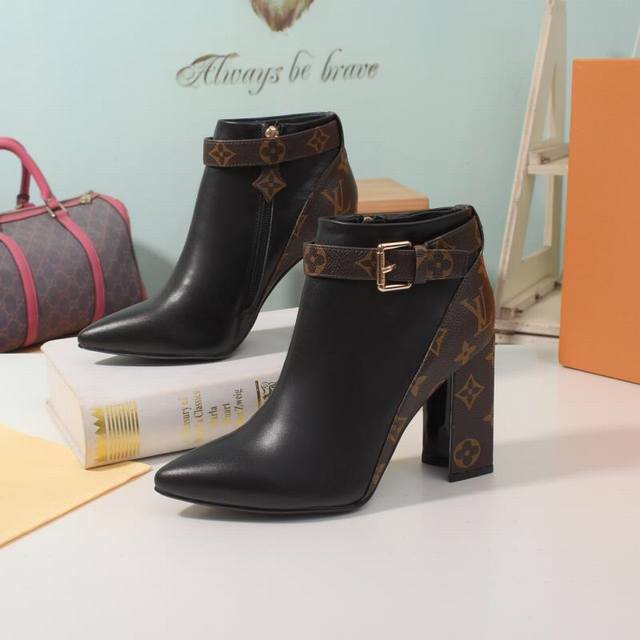 LV high-heeled versatile ankle boots are back in stock! Available now on the off